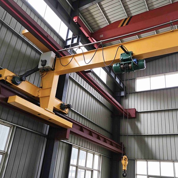 Wall-traveling jib crane