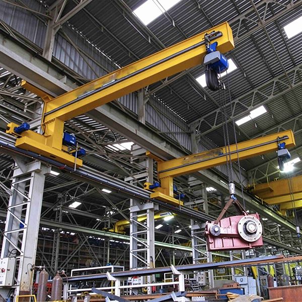 Wall-traveling jib crane